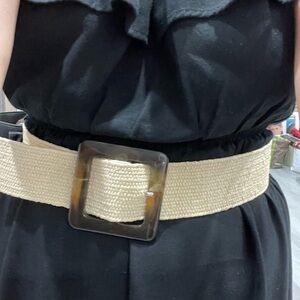 One size fits all belt never worn in Great Condition